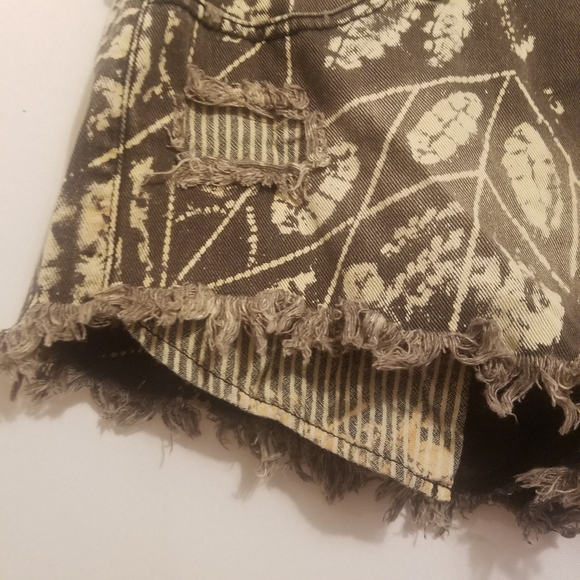 FREE PEOPLE TIE-DYE BLEACHED BROWN SHORTS - Picture 4 of 9